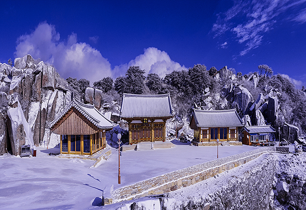 Daegyeonsa Temple and block stream in Biseulsan Mountain